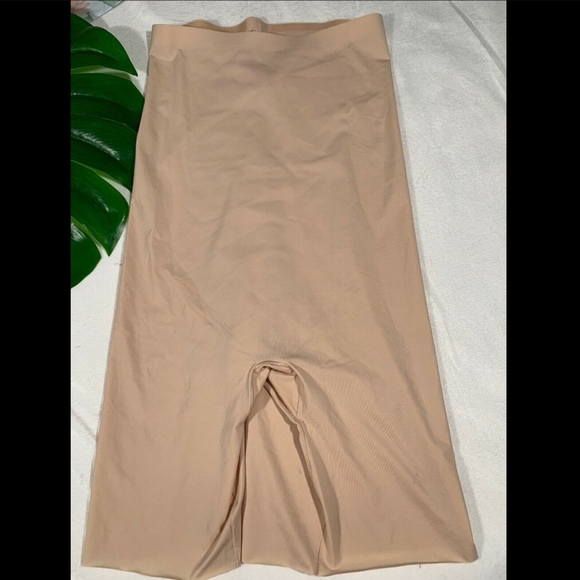 NEW Spanx Thinstincts High Waist‎ Mid-Thigh Shorts [SZ Medium ] - Picture 2 of 8